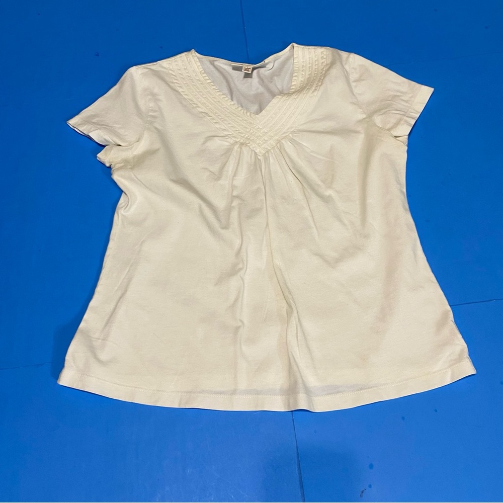 ⭐️JM Collection White V-Neck Blouse